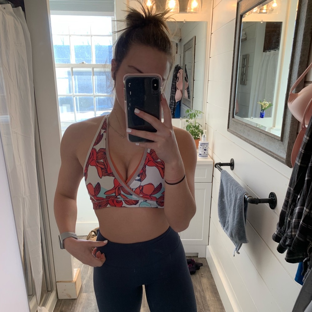 Lululemon sports bra